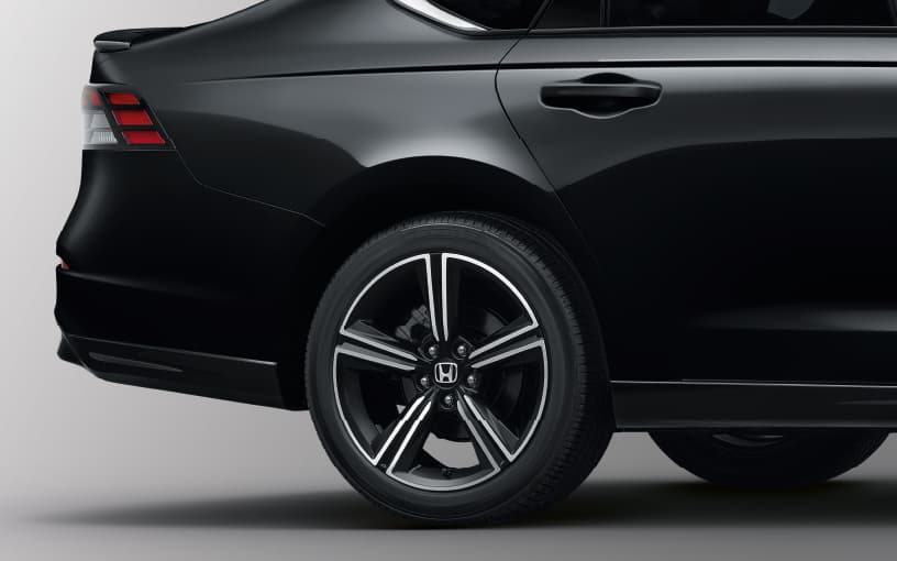 ล้ออัลลอยขนาด 18 นิ้ว ดีไซน์สปอร์ต